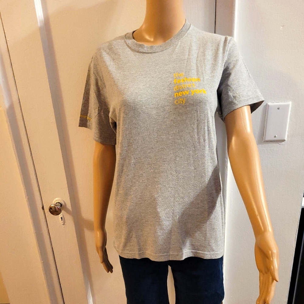 NYC FASHION DISTRICT T-SHIRT grey/yellow logo NWOT